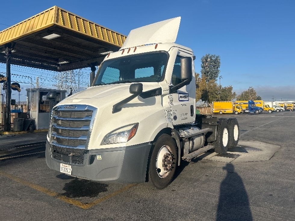 Day Cab Tractor-Heavy Duty Tractors-Freightliner-2021-T11664ST-Torrance-CA-291,836\n\t\tmiles-$ 54,000 - Image 3