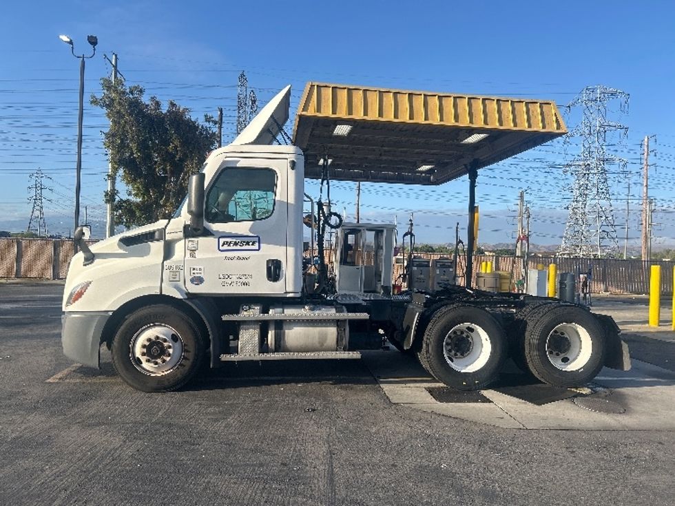 Day Cab Tractor-Heavy Duty Tractors-Freightliner-2021-T11664ST-Torrance-CA-291,836\n\t\tmiles-$ 54,000 - Image 4