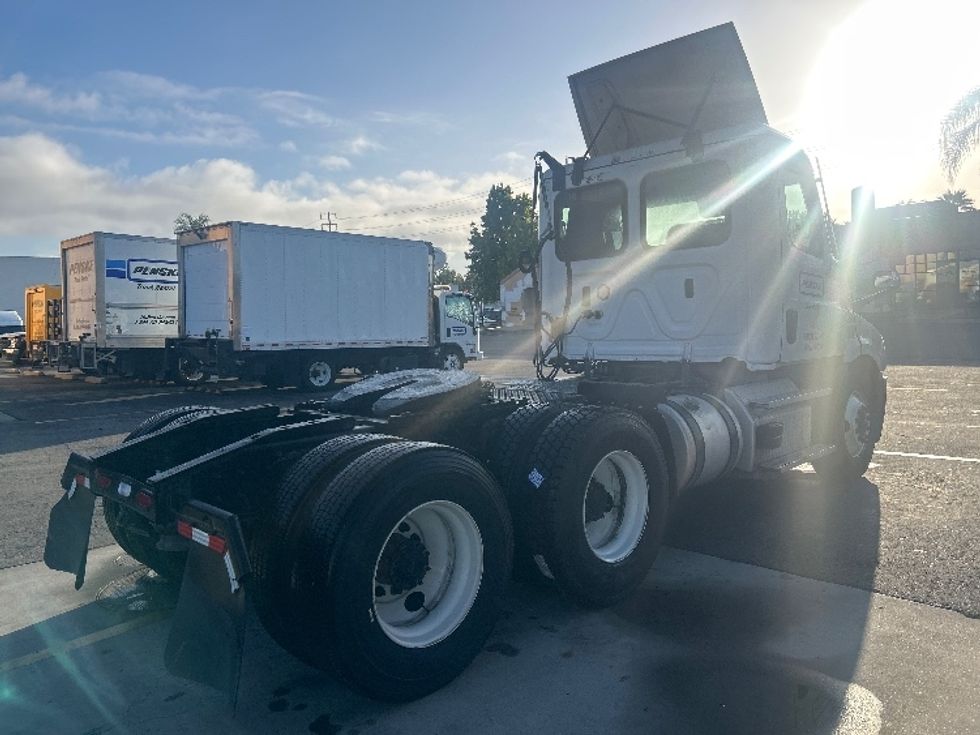 Day Cab Tractor-Heavy Duty Tractors-Freightliner-2021-T11664ST-Torrance-CA-291,836\n\t\tmiles-$ 54,000 - Image 7