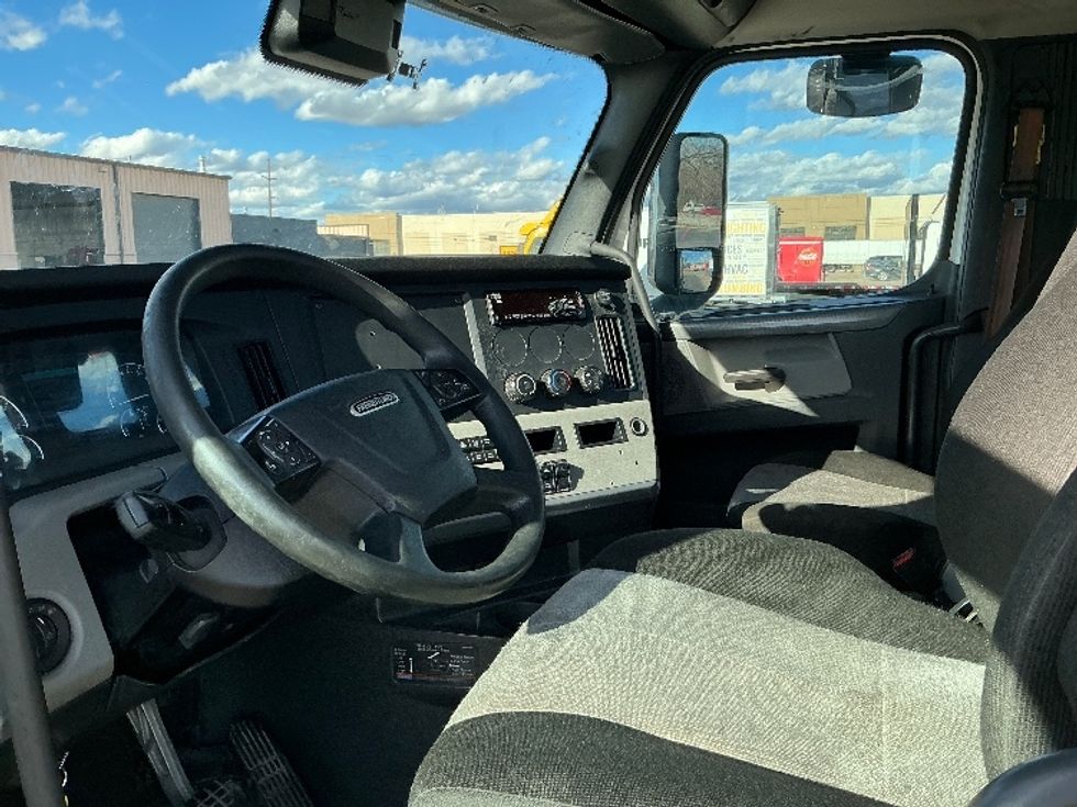 Day Cab Tractor-Heavy Duty Tractors-Freightliner-2021-T11664ST-Tulsa-OK-613,738\n\t\tmiles-$ 36,500 - Image 10