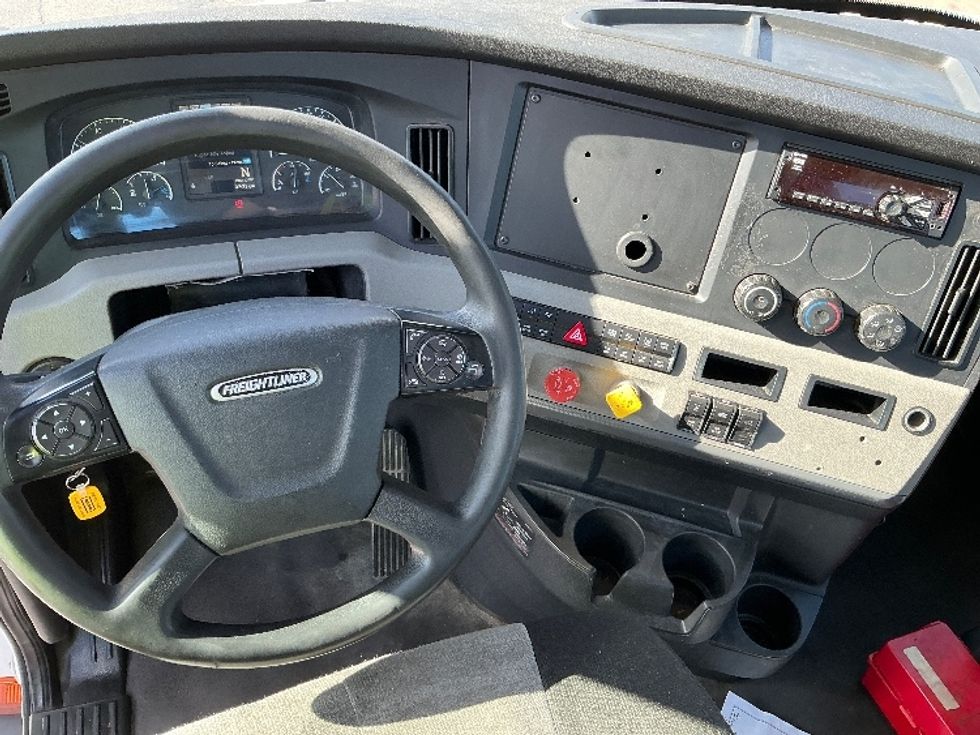 Day Cab Tractor-Heavy Duty Tractors-Freightliner-2021-T11664ST-Tulsa-OK-613,738\n\t\tmiles-$ 36,500 - Image 11