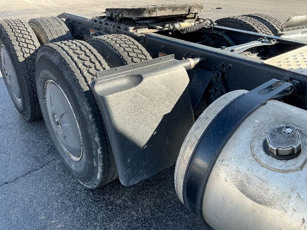 Day Cab Tractor-Heavy Duty Tractors-Freightliner-2021-T11664ST-Tulsa-OK-613,738\n\t\tmiles-$ 36,500 - Image 20