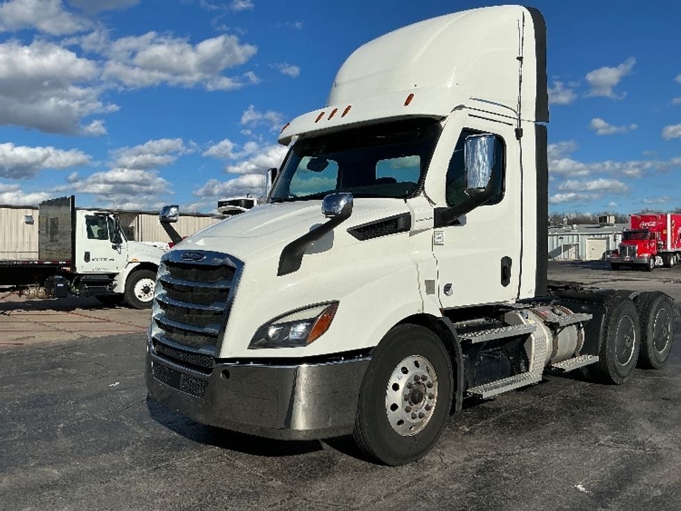 Day Cab Tractor-Heavy Duty Tractors-Freightliner-2021-T11664ST-Tulsa-OK-613,738\n\t\tmiles-$ 36,500 - Image 3
