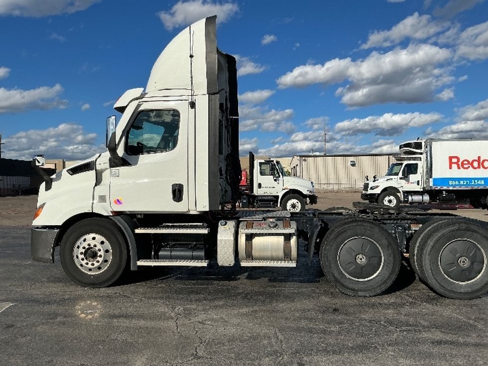 Day Cab Tractor-Heavy Duty Tractors-Freightliner-2021-T11664ST-Tulsa-OK-613,738\n\t\tmiles-$ 36,500 - Image 4