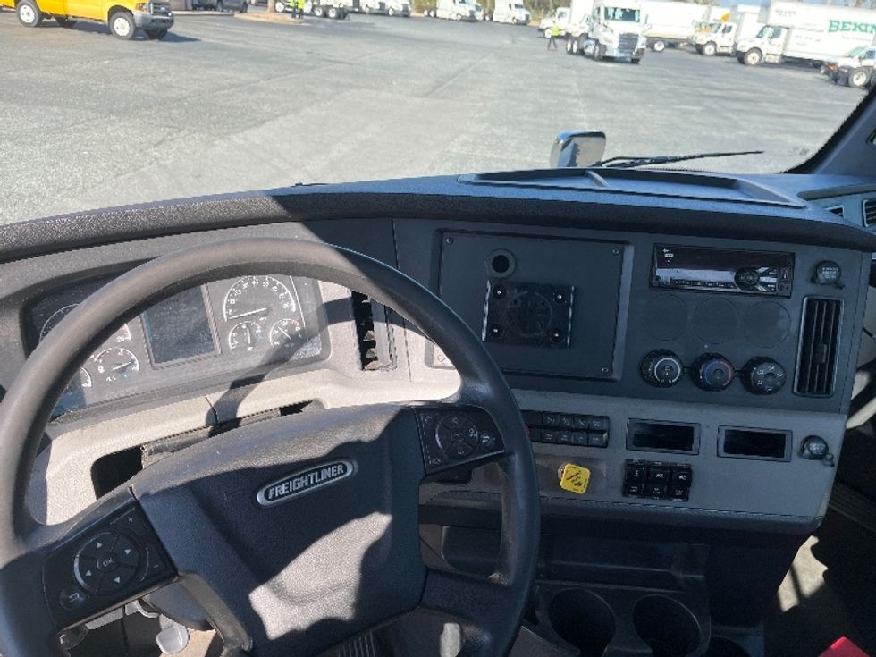 Day Cab Tractor-Heavy Duty Tractors-Freightliner-2021-T11664ST-West Columbia-SC-360,531\n\t\tmiles-$ 59,000 - Image 10