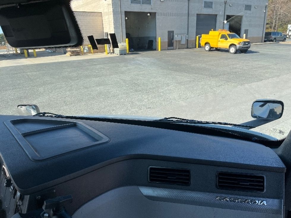 Day Cab Tractor-Heavy Duty Tractors-Freightliner-2021-T11664ST-West Columbia-SC-360,531\n\t\tmiles-$ 59,000 - Image 13