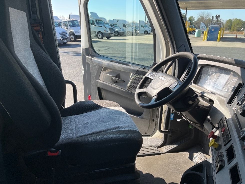 Day Cab Tractor-Heavy Duty Tractors-Freightliner-2021-T11664ST-West Columbia-SC-360,531\n\t\tmiles-$ 59,000 - Image 14