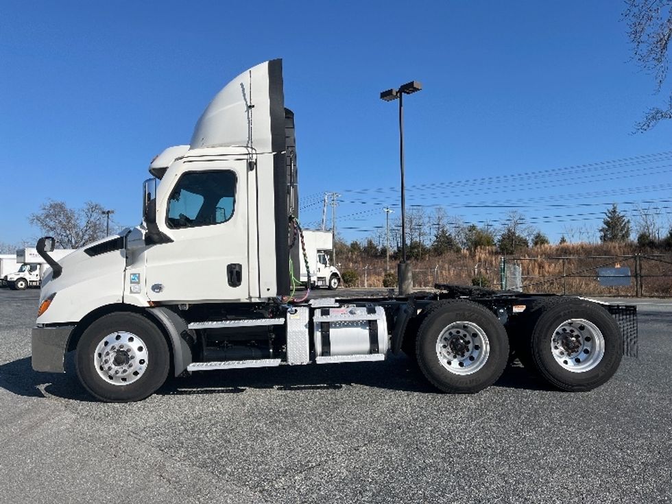 Day Cab Tractor-Heavy Duty Tractors-Freightliner-2021-T11664ST-West Columbia-SC-360,531\n\t\tmiles-$ 59,000 - Image 4