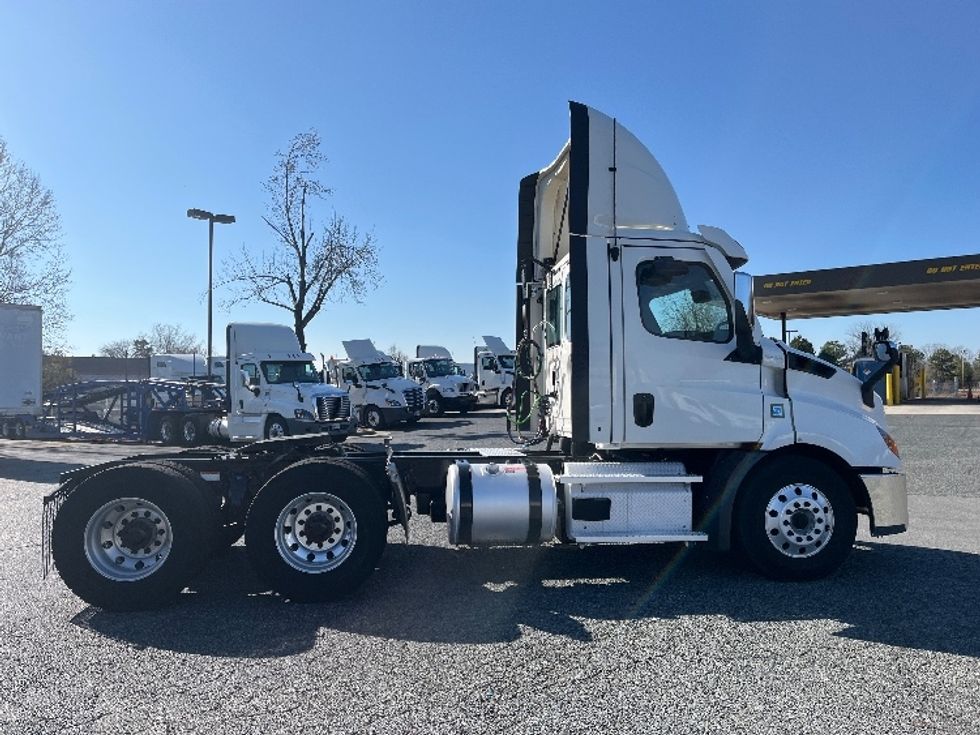 Day Cab Tractor-Heavy Duty Tractors-Freightliner-2021-T11664ST-West Columbia-SC-360,531\n\t\tmiles-$ 59,000 - Image 8