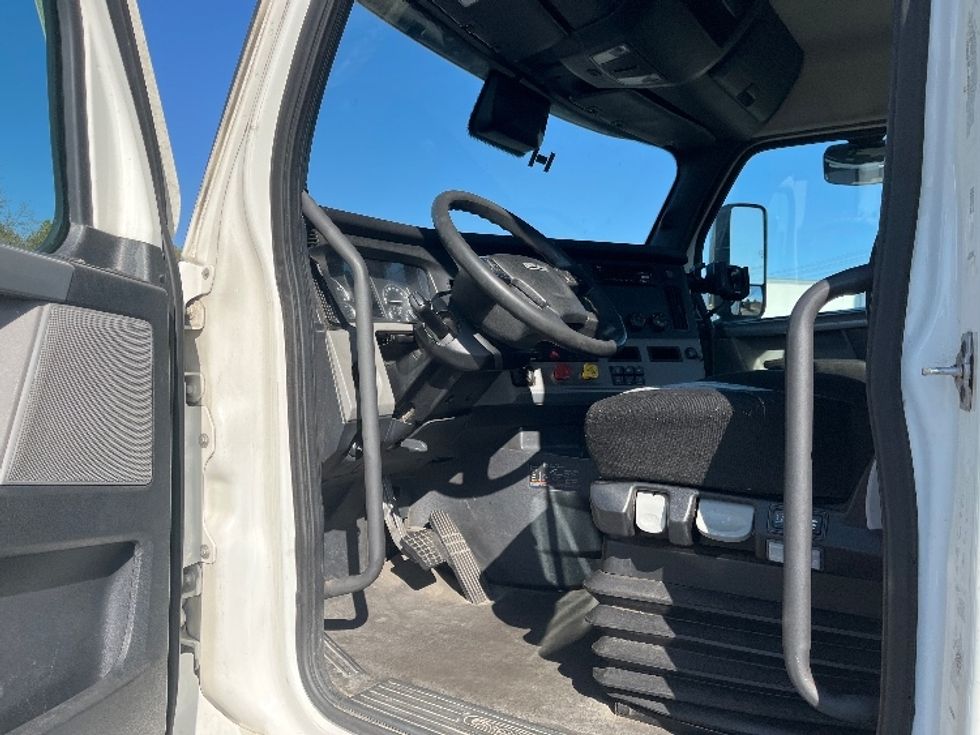 Day Cab Tractor-Heavy Duty Tractors-Freightliner-2021-T11664ST-West Columbia-SC-360,531\n\t\tmiles-$ 59,000 - Image 9