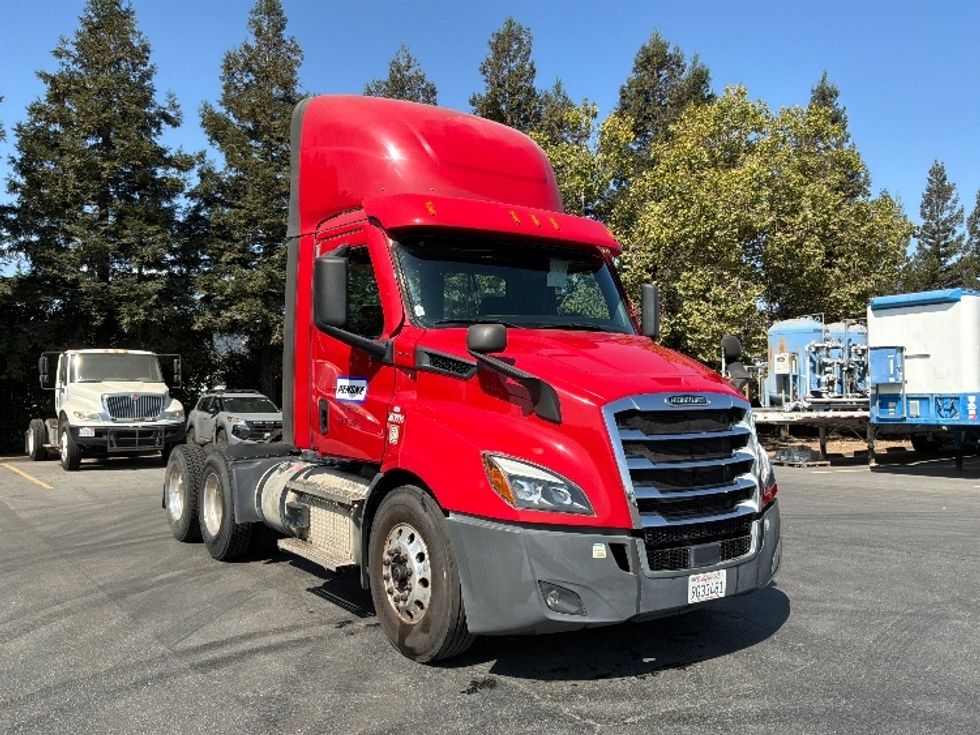 Day Cab Tractor-Heavy Duty Tractors-Freightliner-2021-T11664ST-West Sacramento-CA-146,059\n\t\tmiles-$ 72,250 - Image 1