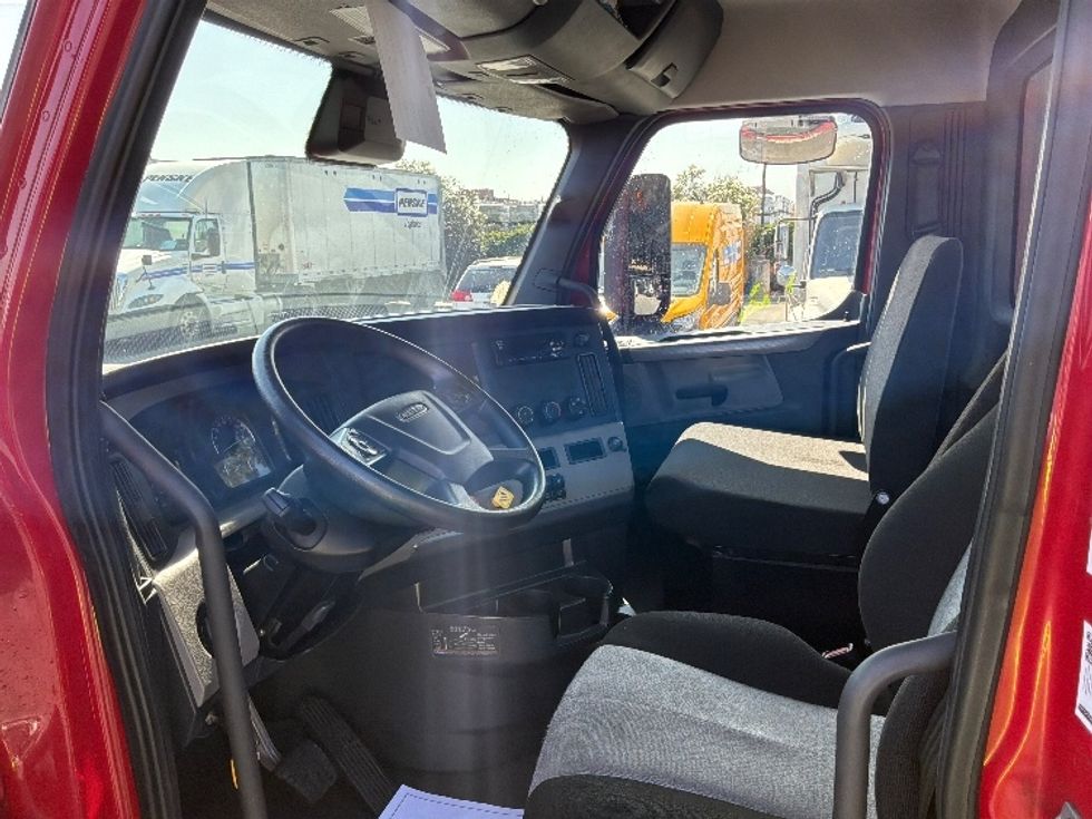 Day Cab Tractor-Heavy Duty Tractors-Freightliner-2021-T11664ST-West Sacramento-CA-146,059\n\t\tmiles-$ 72,250 - Image 10