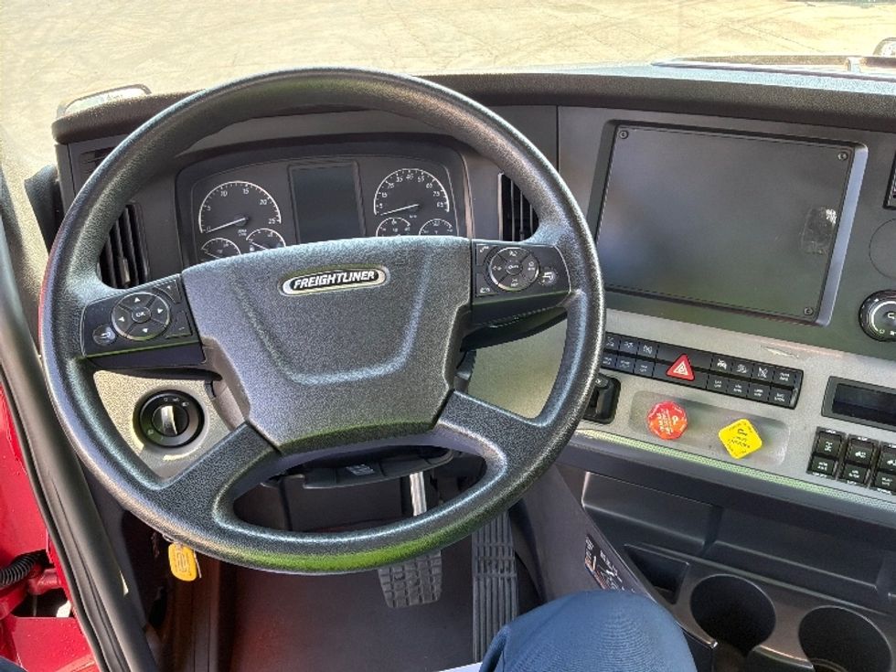 Day Cab Tractor-Heavy Duty Tractors-Freightliner-2021-T11664ST-West Sacramento-CA-146,059\n\t\tmiles-$ 72,250 - Image 11
