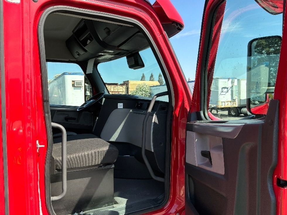 Day Cab Tractor-Heavy Duty Tractors-Freightliner-2021-T11664ST-West Sacramento-CA-146,059\n\t\tmiles-$ 72,250 - Image 12