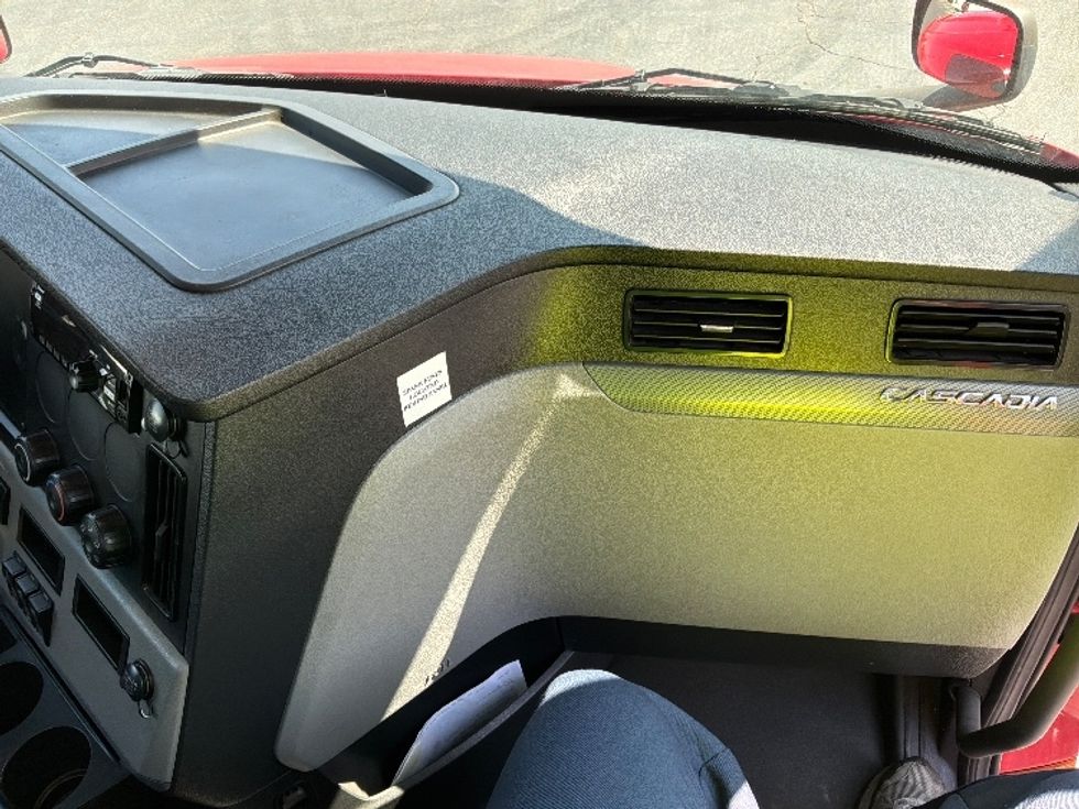 Day Cab Tractor-Heavy Duty Tractors-Freightliner-2021-T11664ST-West Sacramento-CA-146,059\n\t\tmiles-$ 72,250 - Image 13