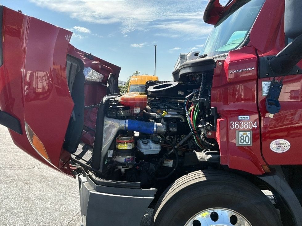 Day Cab Tractor-Heavy Duty Tractors-Freightliner-2021-T11664ST-West Sacramento-CA-146,059\n\t\tmiles-$ 72,250 - Image 16