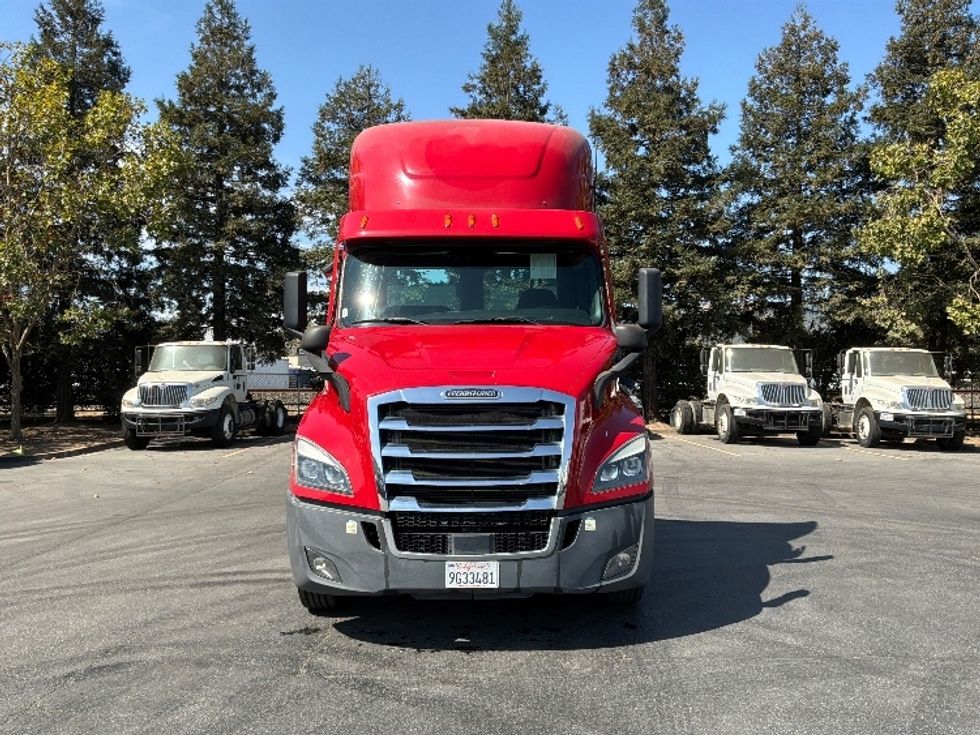 Day Cab Tractor-Heavy Duty Tractors-Freightliner-2021-T11664ST-West Sacramento-CA-146,059\n\t\tmiles-$ 72,250 - Image 2