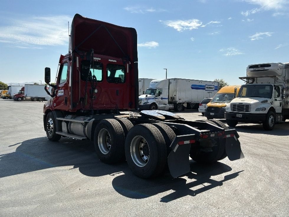 Day Cab Tractor-Heavy Duty Tractors-Freightliner-2021-T11664ST-West Sacramento-CA-146,059\n\t\tmiles-$ 72,250 - Image 5
