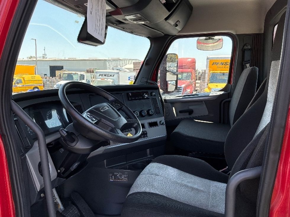 Day Cab Tractor-Heavy Duty Tractors-Freightliner-2021-T11664ST-West Sacramento-CA-167,053\n\t\tmiles-$ 71,000 - Image 10