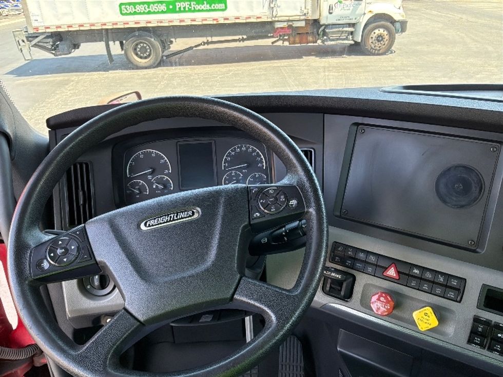 Day Cab Tractor-Heavy Duty Tractors-Freightliner-2021-T11664ST-West Sacramento-CA-167,053\n\t\tmiles-$ 71,000 - Image 11