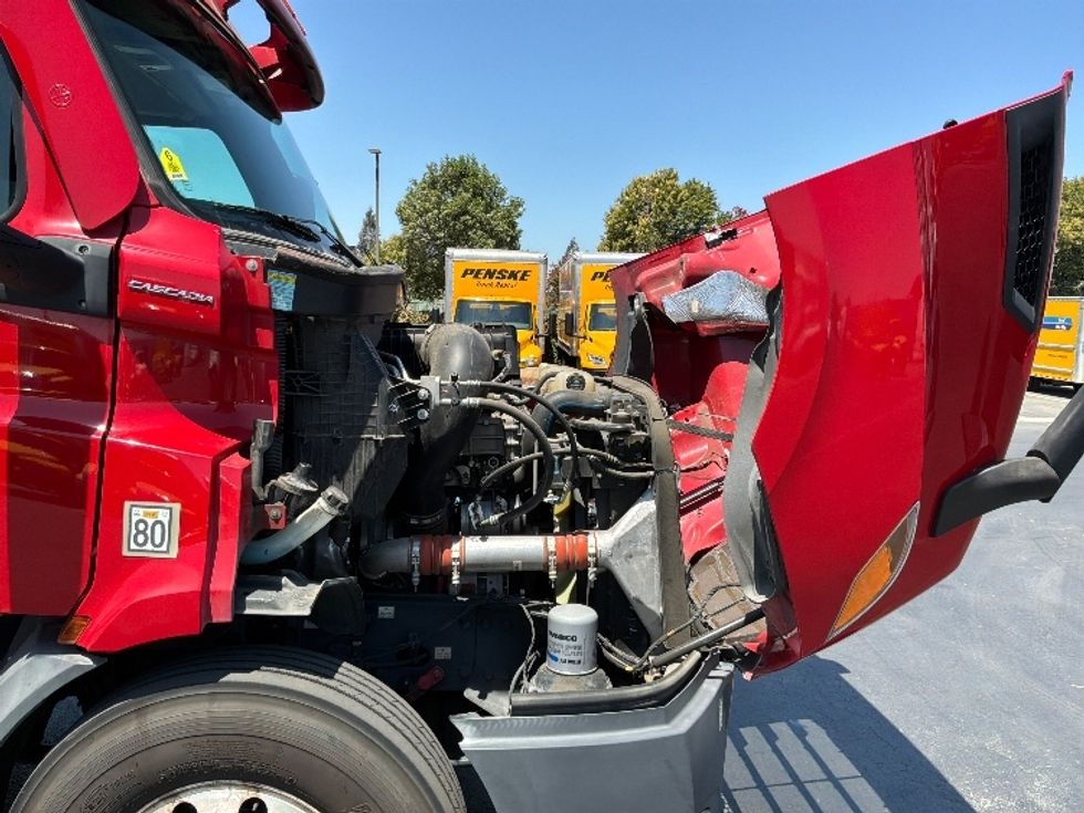 Day Cab Tractor-Heavy Duty Tractors-Freightliner-2021-T11664ST-West Sacramento-CA-167,053\n\t\tmiles-$ 71,000 - Image 15