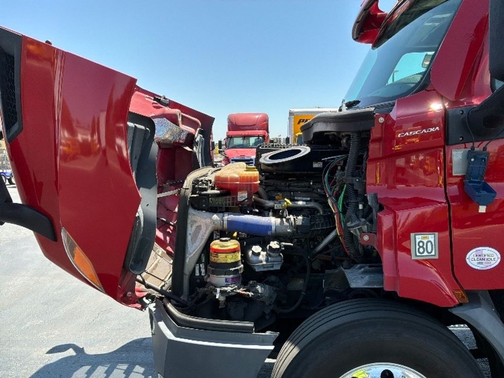 Day Cab Tractor-Heavy Duty Tractors-Freightliner-2021-T11664ST-West Sacramento-CA-167,053\n\t\tmiles-$ 71,000 - Image 16
