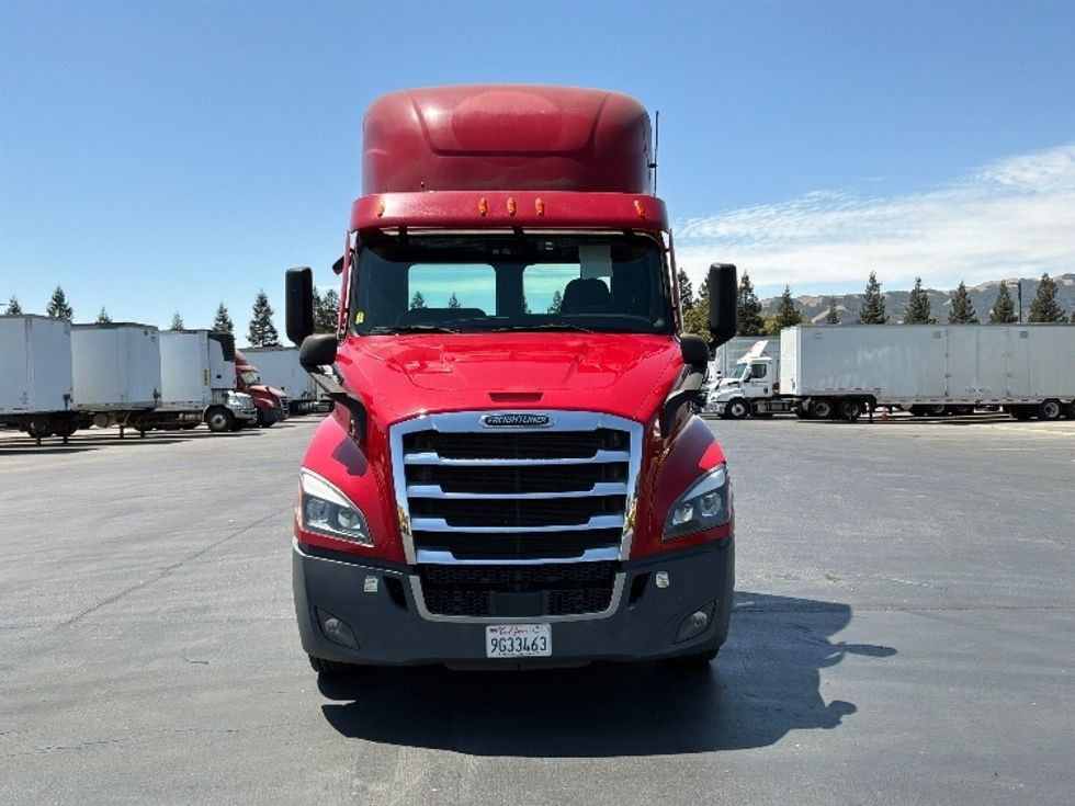 Day Cab Tractor-Heavy Duty Tractors-Freightliner-2021-T11664ST-West Sacramento-CA-167,053\n\t\tmiles-$ 71,000 - Image 2