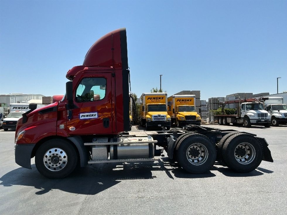 Day Cab Tractor-Heavy Duty Tractors-Freightliner-2021-T11664ST-West Sacramento-CA-167,053\n\t\tmiles-$ 71,000 - Image 4