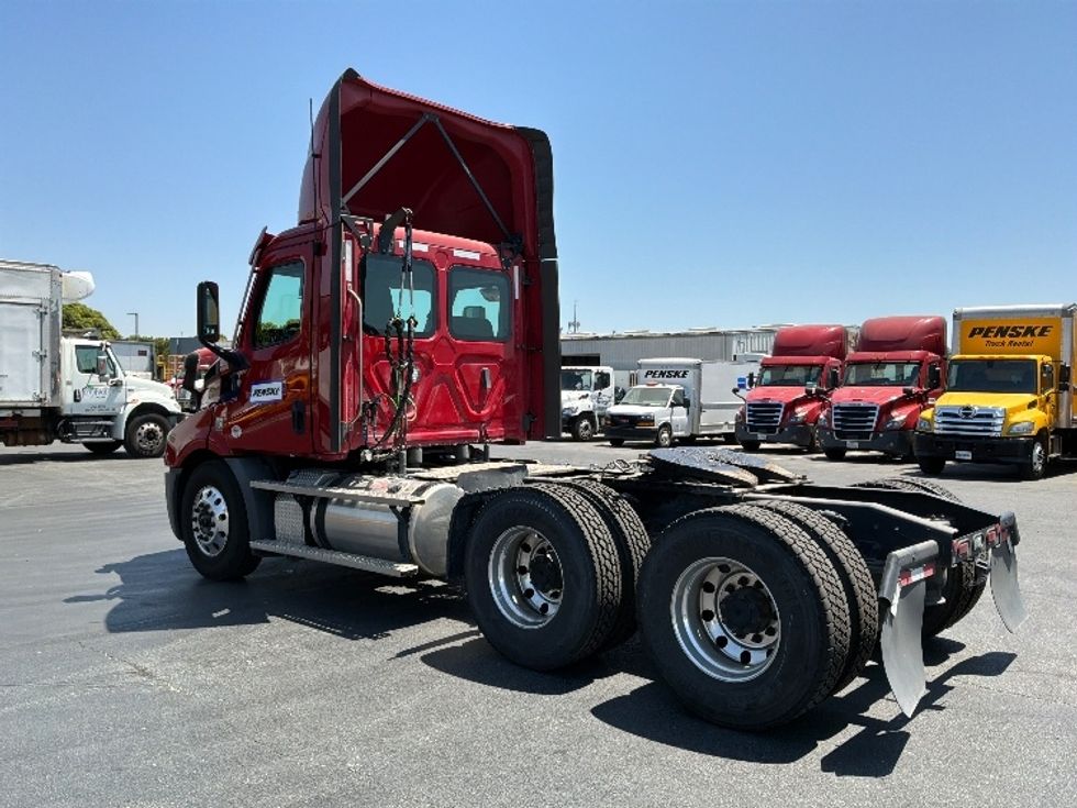 Day Cab Tractor-Heavy Duty Tractors-Freightliner-2021-T11664ST-West Sacramento-CA-167,053\n\t\tmiles-$ 71,000 - Image 5