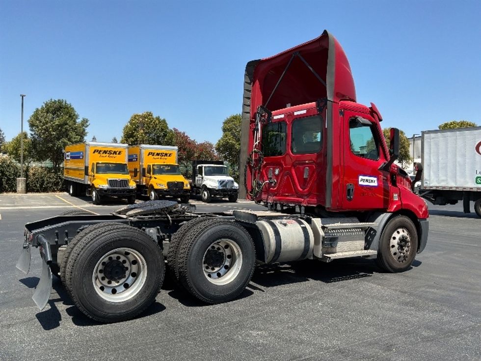 Day Cab Tractor-Heavy Duty Tractors-Freightliner-2021-T11664ST-West Sacramento-CA-167,053\n\t\tmiles-$ 71,000 - Image 7
