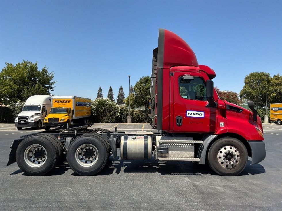 Day Cab Tractor-Heavy Duty Tractors-Freightliner-2021-T11664ST-West Sacramento-CA-167,053\n\t\tmiles-$ 71,000 - Image 8