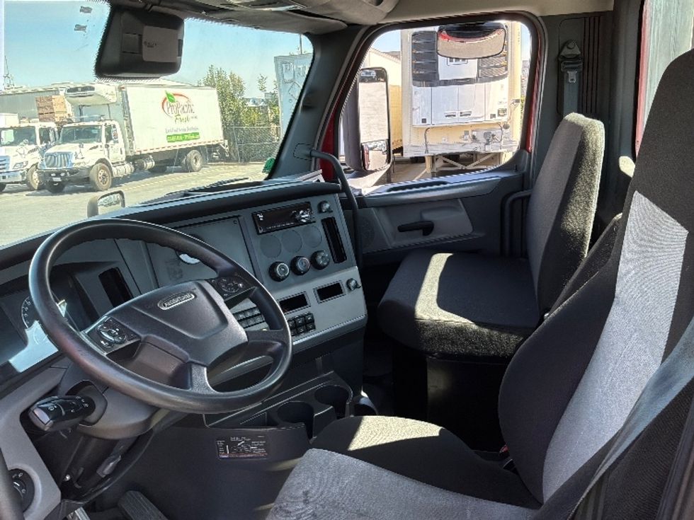Day Cab Tractor-Heavy Duty Tractors-Freightliner-2021-T11664ST-West Sacramento-CA-177,985\n\t\tmiles-$ 70,750 - Image 10