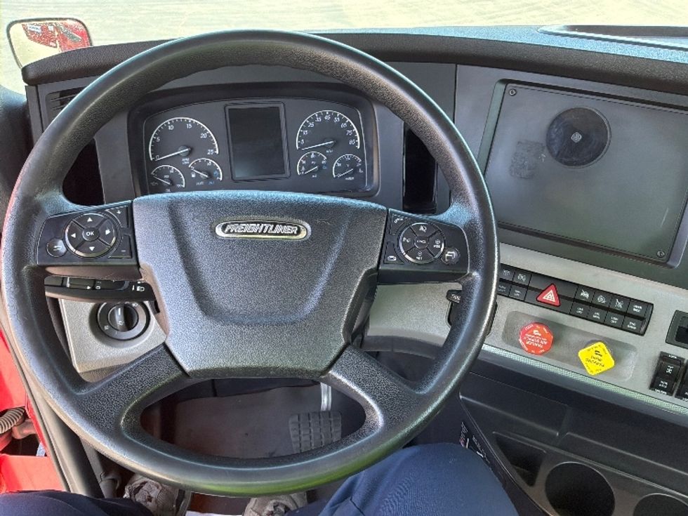 Day Cab Tractor-Heavy Duty Tractors-Freightliner-2021-T11664ST-West Sacramento-CA-177,985\n\t\tmiles-$ 70,750 - Image 11