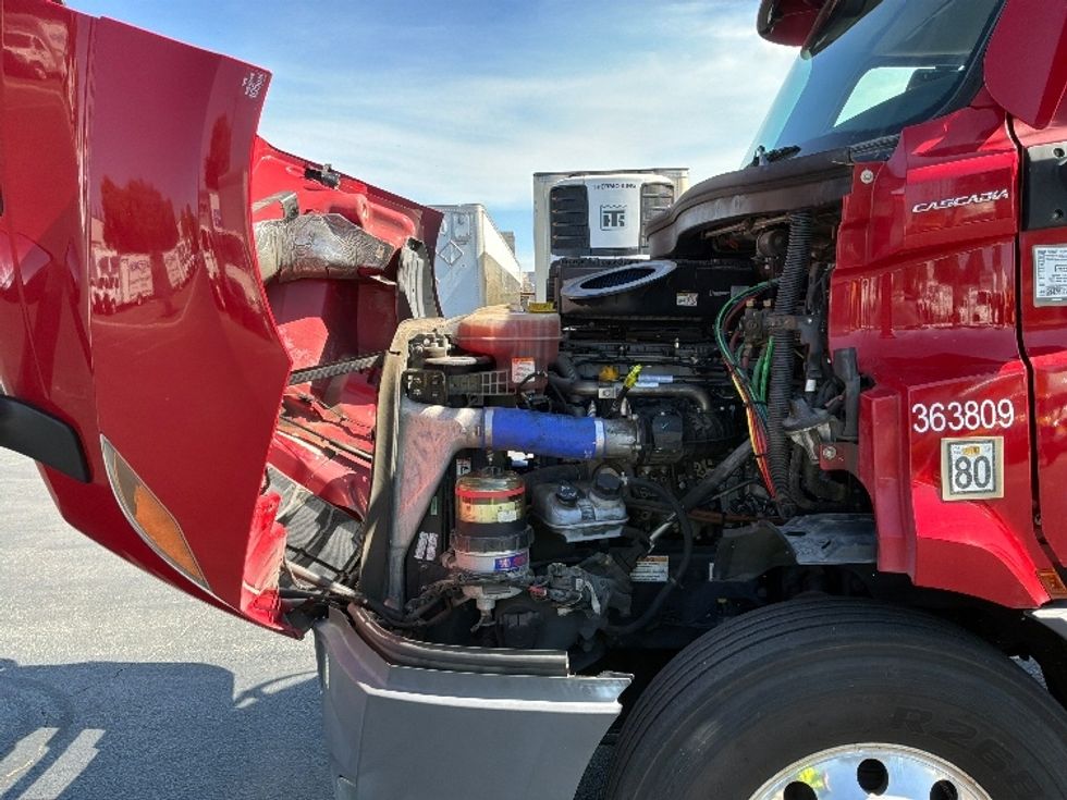 Day Cab Tractor-Heavy Duty Tractors-Freightliner-2021-T11664ST-West Sacramento-CA-177,985\n\t\tmiles-$ 70,750 - Image 16