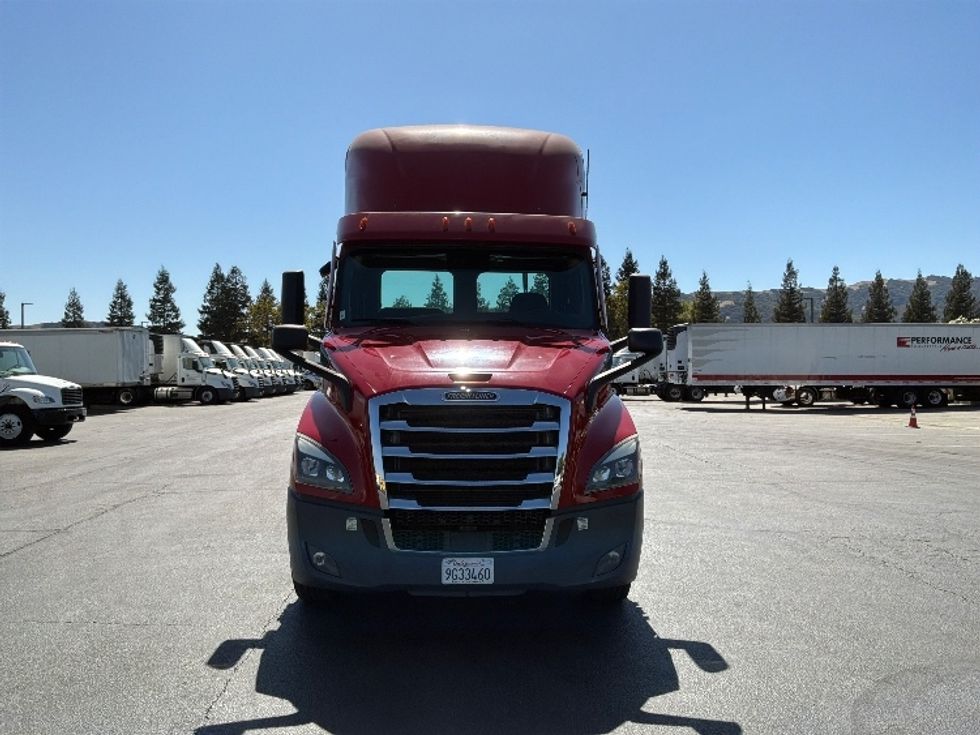 Day Cab Tractor-Heavy Duty Tractors-Freightliner-2021-T11664ST-West Sacramento-CA-177,985\n\t\tmiles-$ 70,750 - Image 2