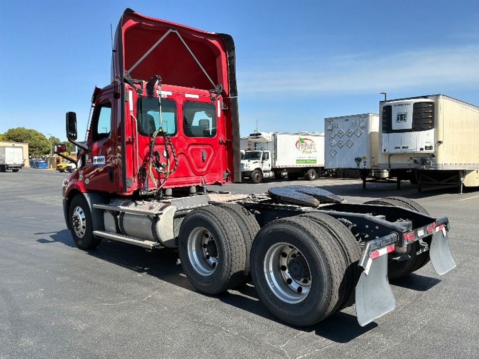 Day Cab Tractor-Heavy Duty Tractors-Freightliner-2021-T11664ST-West Sacramento-CA-177,985\n\t\tmiles-$ 70,750 - Image 5
