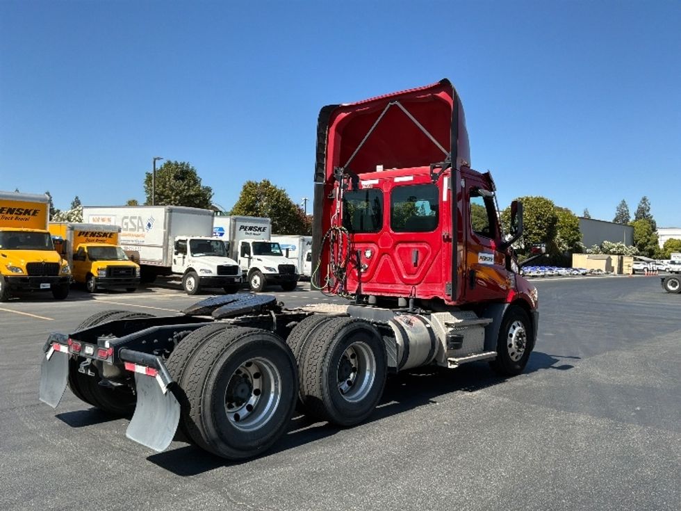 Day Cab Tractor-Heavy Duty Tractors-Freightliner-2021-T11664ST-West Sacramento-CA-177,985\n\t\tmiles-$ 70,750 - Image 7