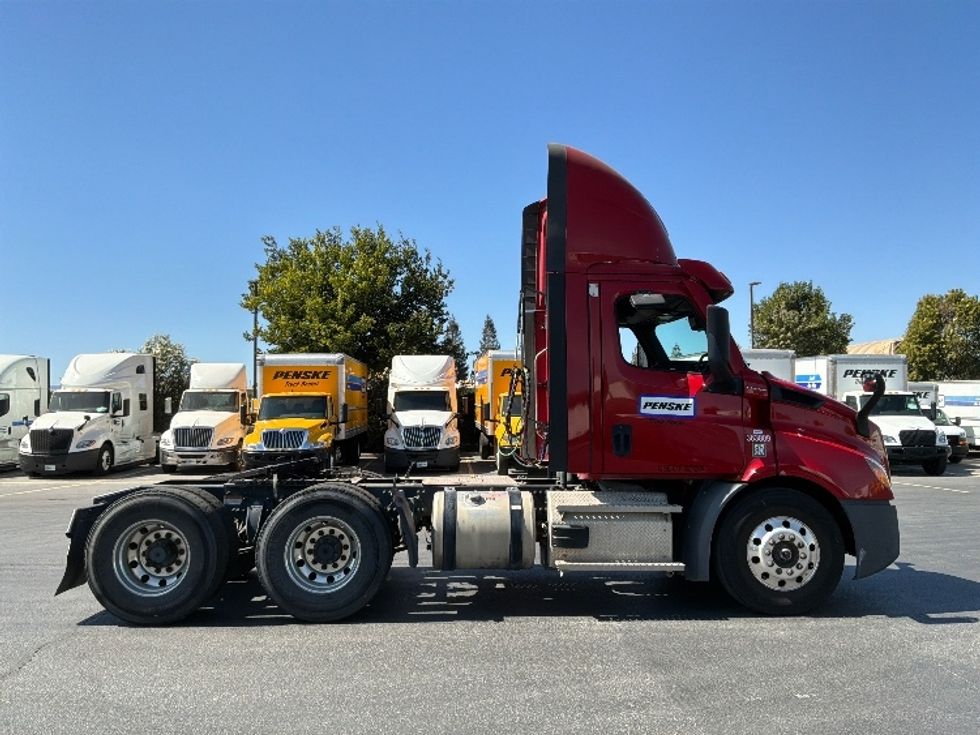 Day Cab Tractor-Heavy Duty Tractors-Freightliner-2021-T11664ST-West Sacramento-CA-177,985\n\t\tmiles-$ 70,750 - Image 8