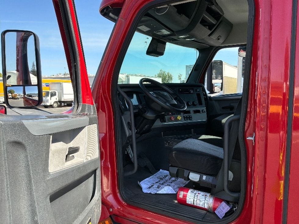 Day Cab Tractor-Heavy Duty Tractors-Freightliner-2021-T11664ST-West Sacramento-CA-177,985\n\t\tmiles-$ 70,750 - Image 9