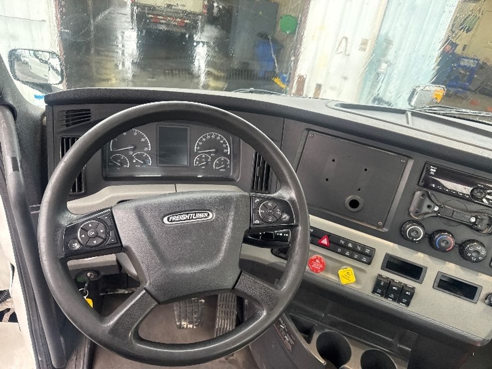 Day Cab Tractor-Heavy Duty Tractors-Freightliner-2021-T11664ST-West Sacramento-CA-558,278\n\t\tmiles-$ 41,000 - Image 11