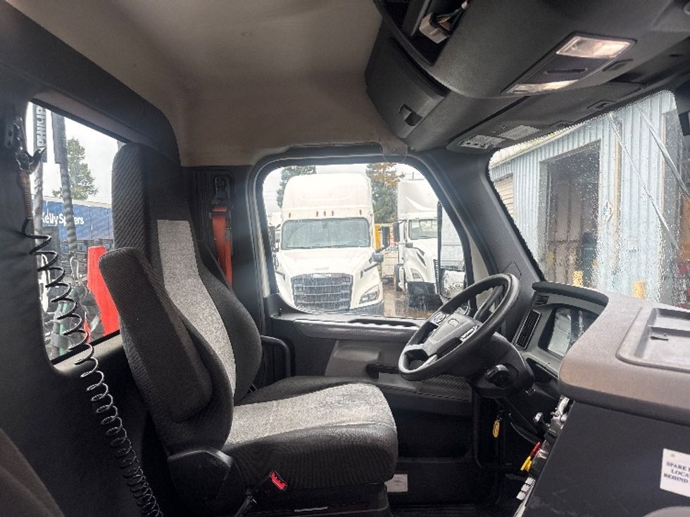 Day Cab Tractor-Heavy Duty Tractors-Freightliner-2021-T11664ST-West Sacramento-CA-558,278\n\t\tmiles-$ 41,000 - Image 14