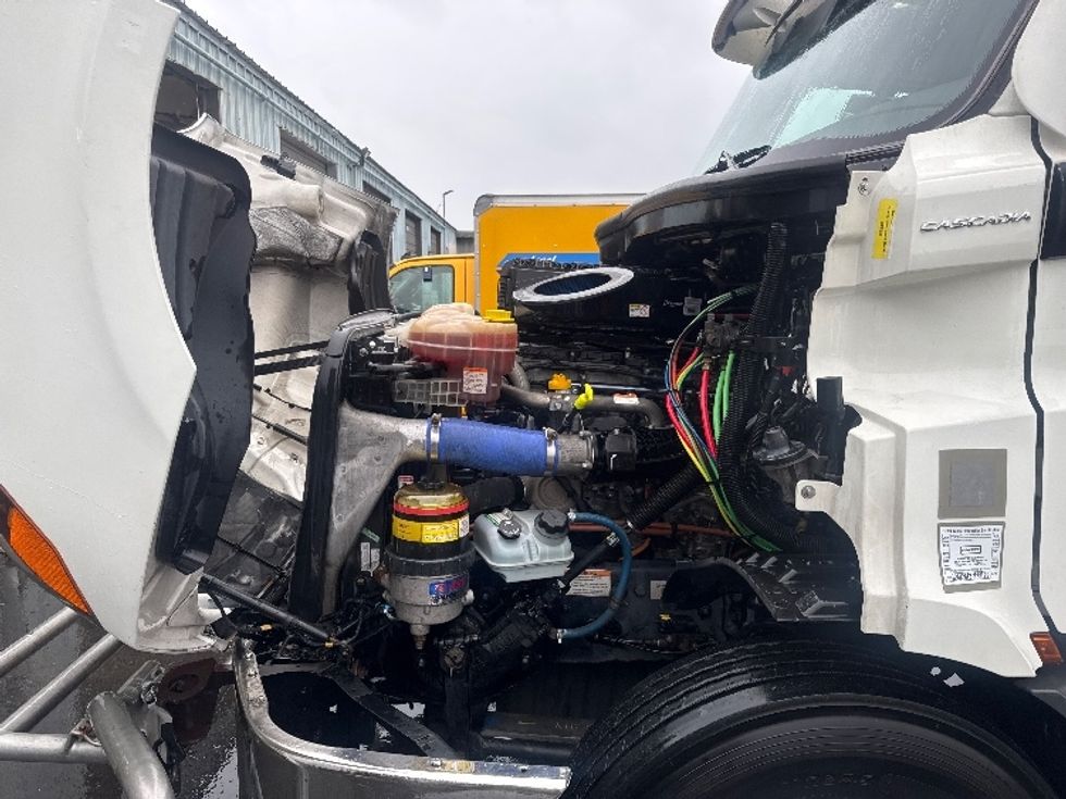 Day Cab Tractor-Heavy Duty Tractors-Freightliner-2021-T11664ST-West Sacramento-CA-558,278\n\t\tmiles-$ 41,000 - Image 16