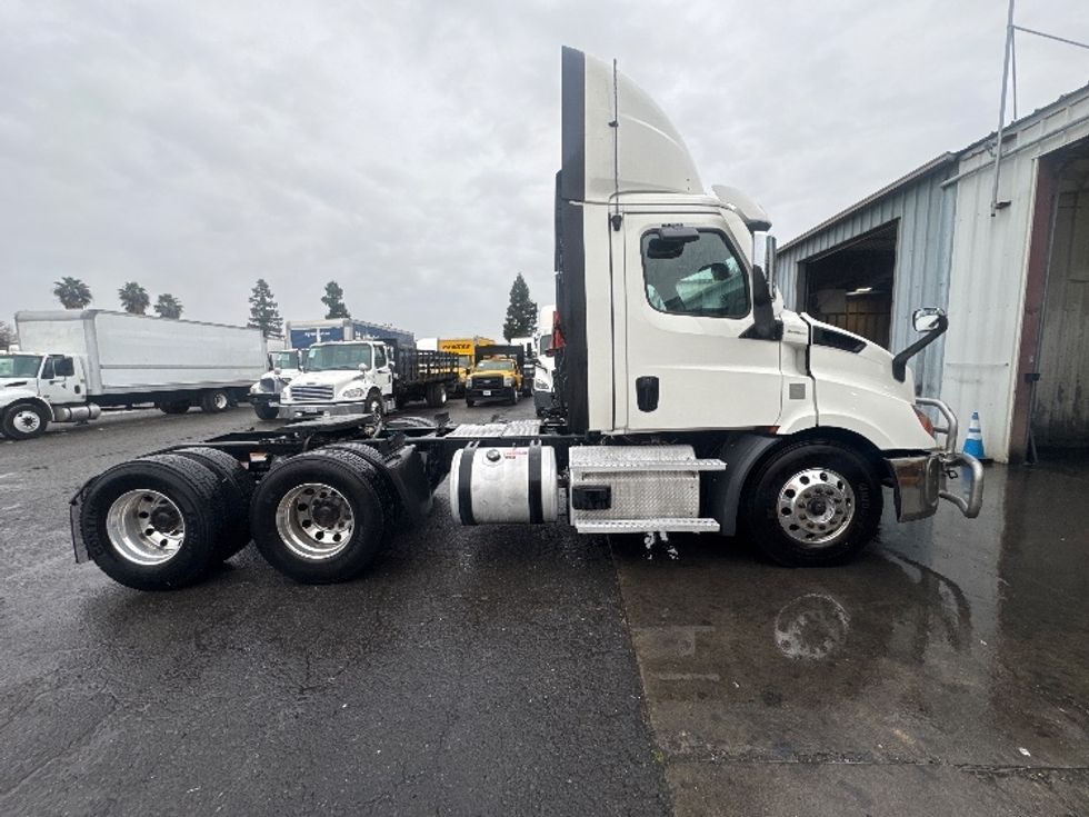 Day Cab Tractor-Heavy Duty Tractors-Freightliner-2021-T11664ST-West Sacramento-CA-558,278\n\t\tmiles-$ 41,000 - Image 8