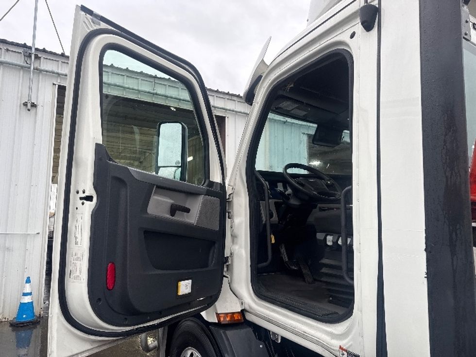 Day Cab Tractor-Heavy Duty Tractors-Freightliner-2021-T11664ST-West Sacramento-CA-558,278\n\t\tmiles-$ 41,000 - Image 9