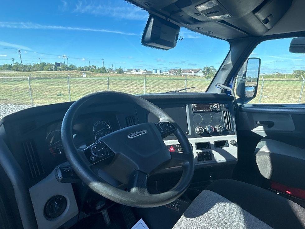 Day Cab Tractor-Heavy Duty Tractors-Freightliner-2021-T11664ST-Wichita-KS-502,568\n\t\tmiles-$ 46,750 - Image 10