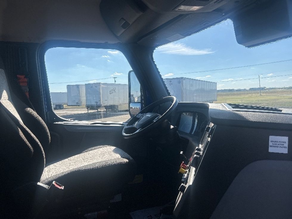 Day Cab Tractor-Heavy Duty Tractors-Freightliner-2021-T11664ST-Wichita-KS-502,568\n\t\tmiles-$ 46,750 - Image 14