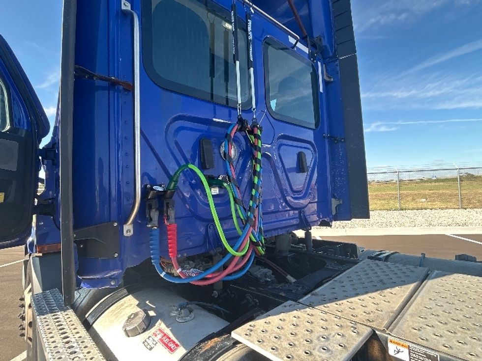 Day Cab Tractor-Heavy Duty Tractors-Freightliner-2021-T11664ST-Wichita-KS-502,568\n\t\tmiles-$ 46,750 - Image 17