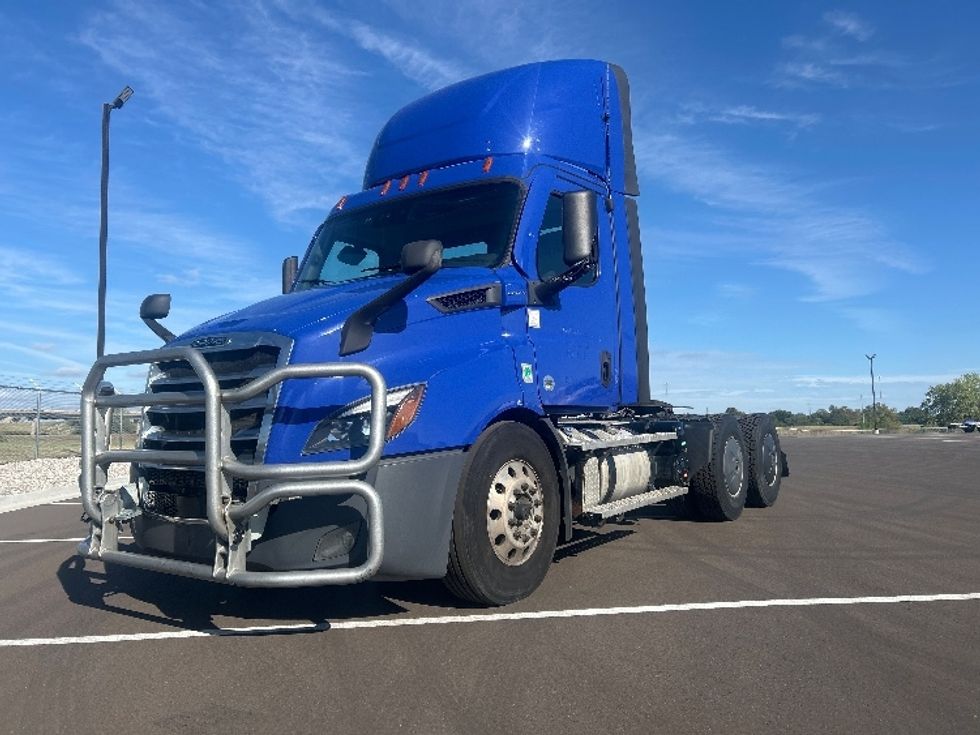 Day Cab Tractor-Heavy Duty Tractors-Freightliner-2021-T11664ST-Wichita-KS-502,568\n\t\tmiles-$ 46,750 - Image 3