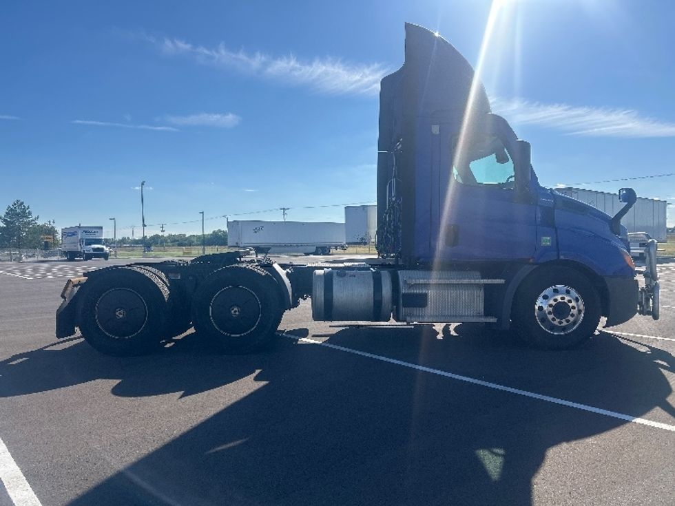 Day Cab Tractor-Heavy Duty Tractors-Freightliner-2021-T11664ST-Wichita-KS-502,568\n\t\tmiles-$ 46,750 - Image 8