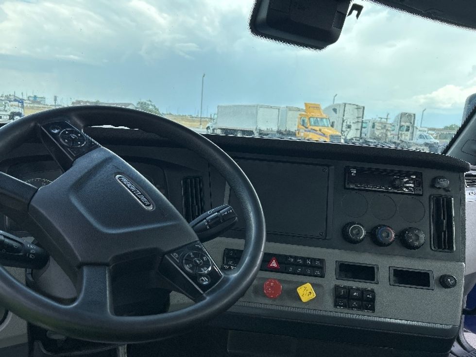 Day Cab Tractor-Heavy Duty Tractors-Freightliner-2021-T11664ST-Wichita-KS-585,555\n\t\tmiles-$ 38,000 - Image 11